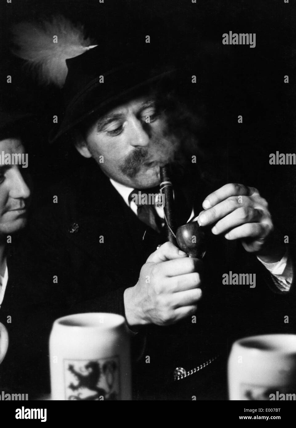 Publicidad. Librillos de papel de fumar Smoking. Año 1935 Stock Photo -  Alamy