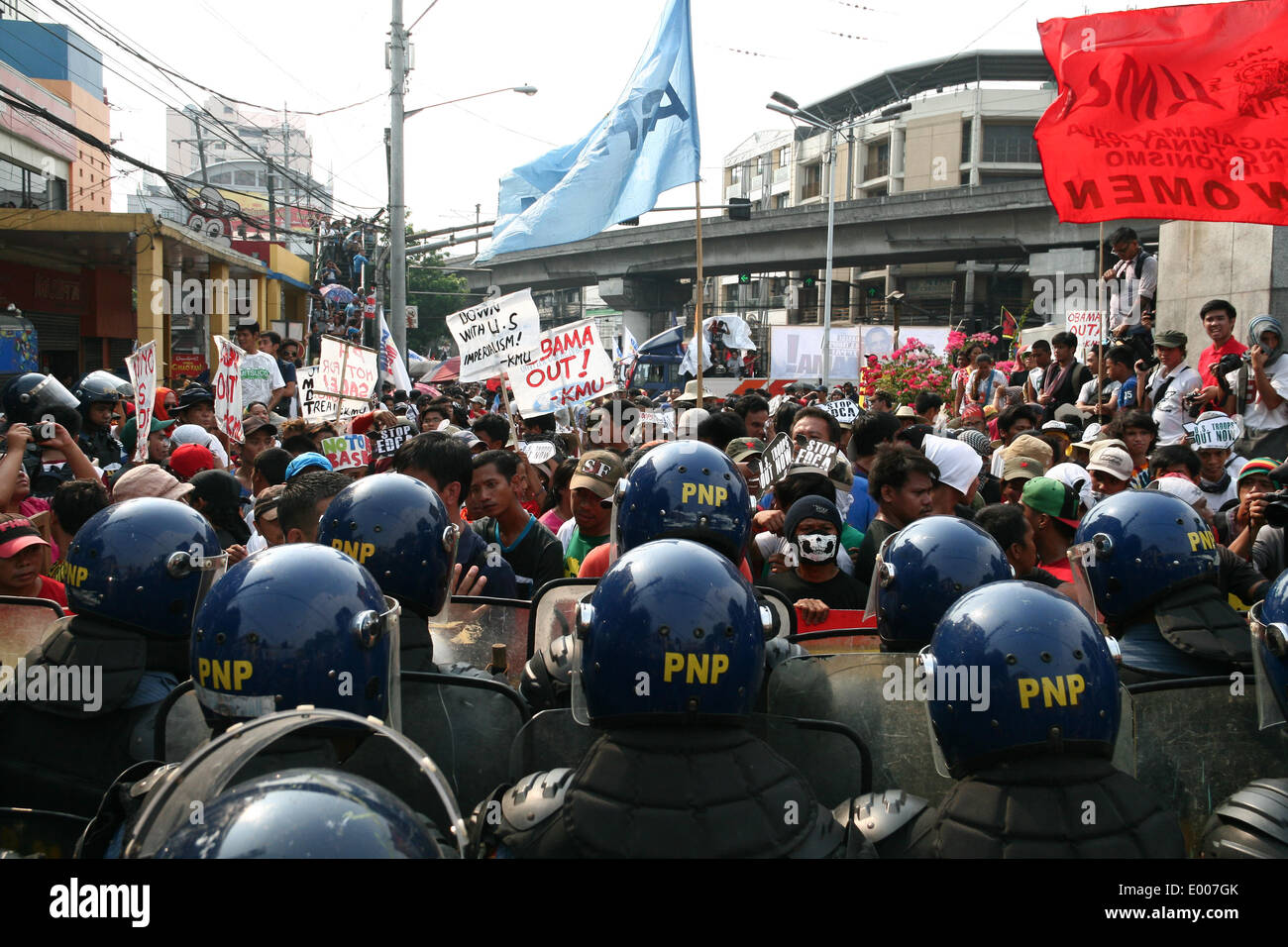 Manila, Philippines. 28th April, 2014. Protesters try to breach the police line in Mendiola, Manila. Thousands of protesters joined the march to Mendiola denouncing the state visit of U.S. President Barack Obama and the recently signed Enhanced Defense Cooperation Agreement between the Philippines and U.S. that would allow an increased number of U.S. military presence in the country. (Photo by J Gerard Seguia/Pacific Press/Alamy Live News) Stock Photo
