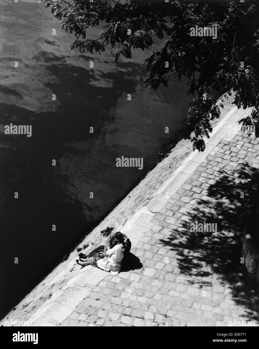 Banks of river seine Black and White Stock Photos & Images - Alamy