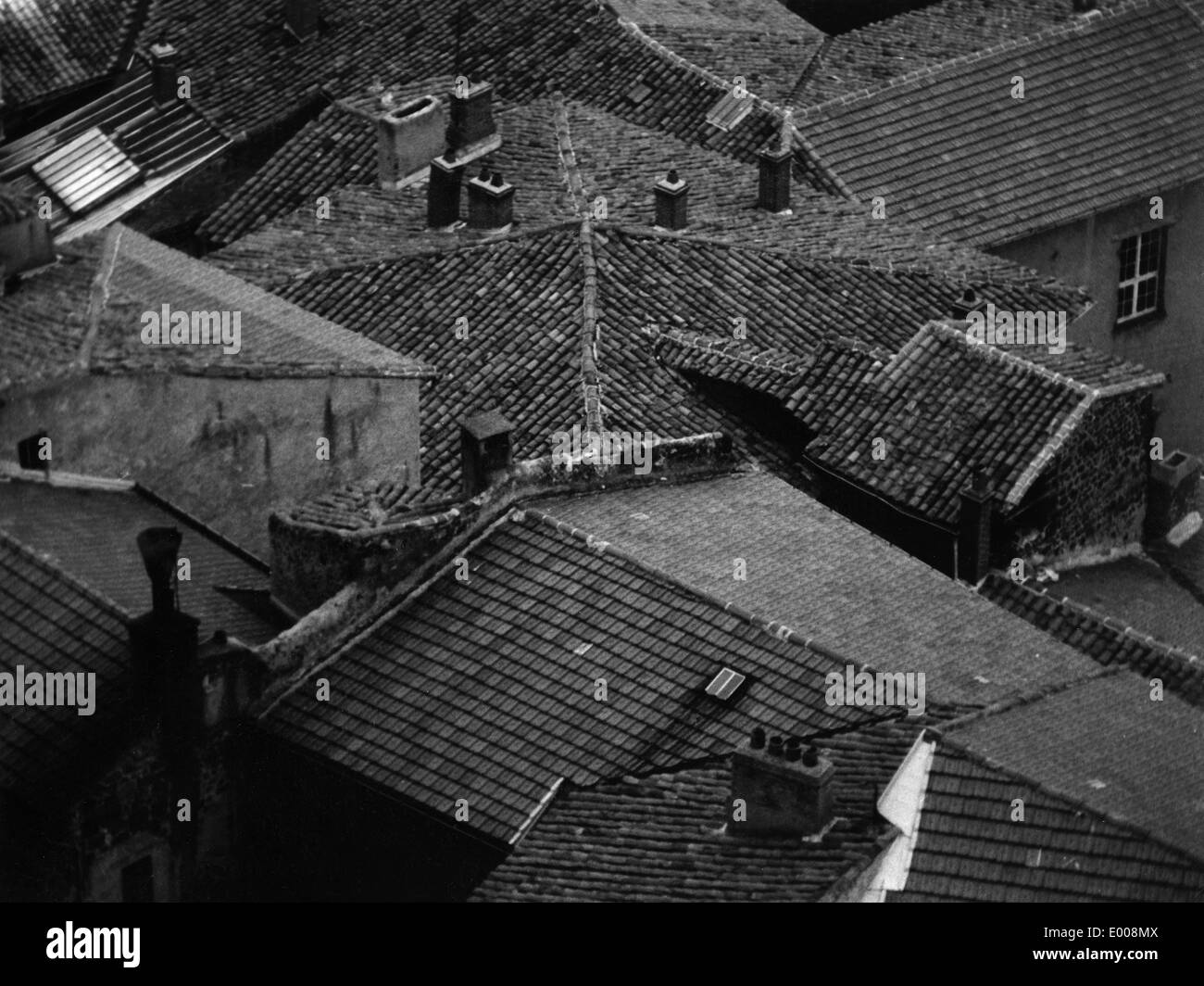 Roof houses Black and White Stock Photos & Images - Alamy