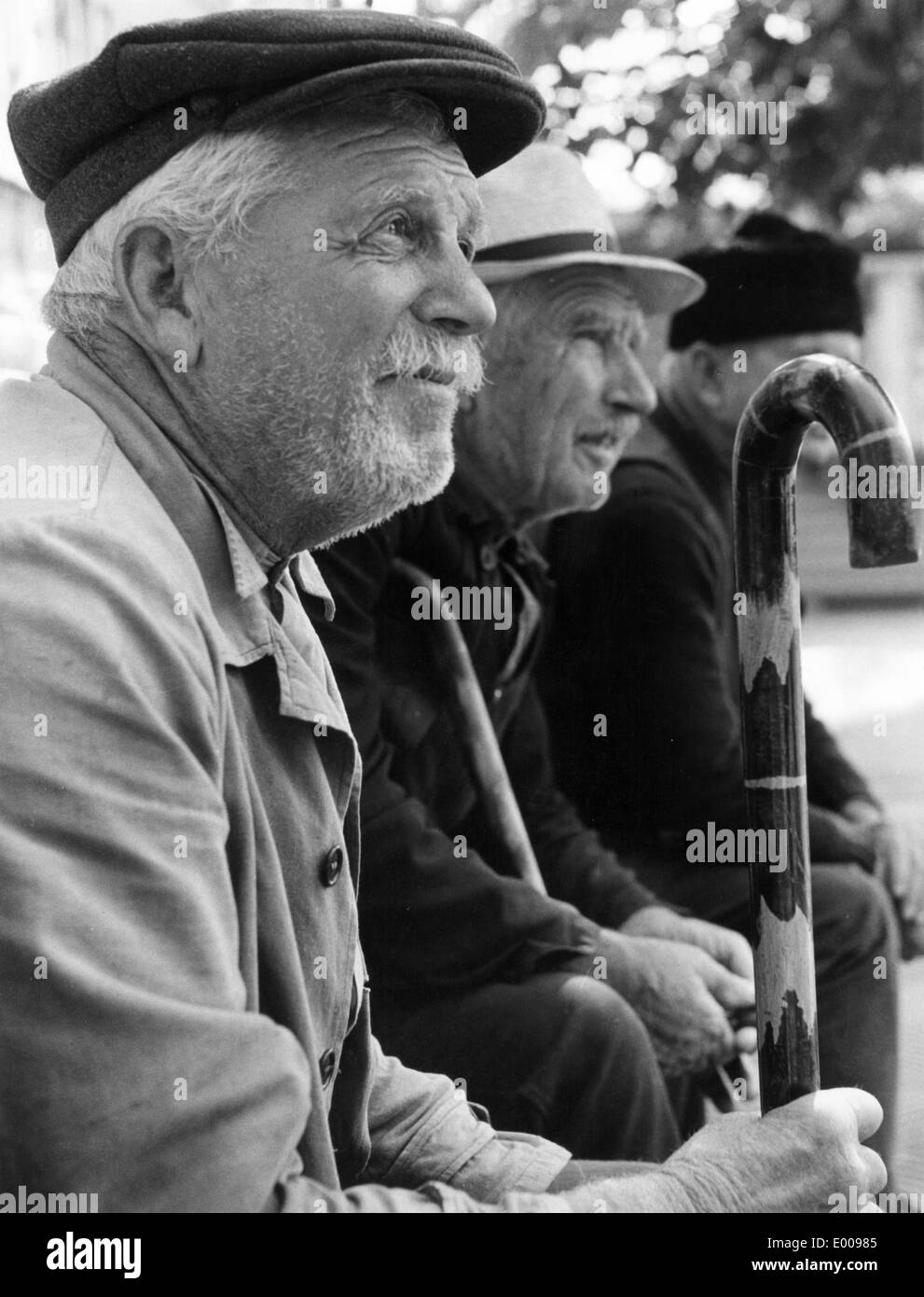 Old men sitting bench Black and White Stock Photos & Images - Alamy