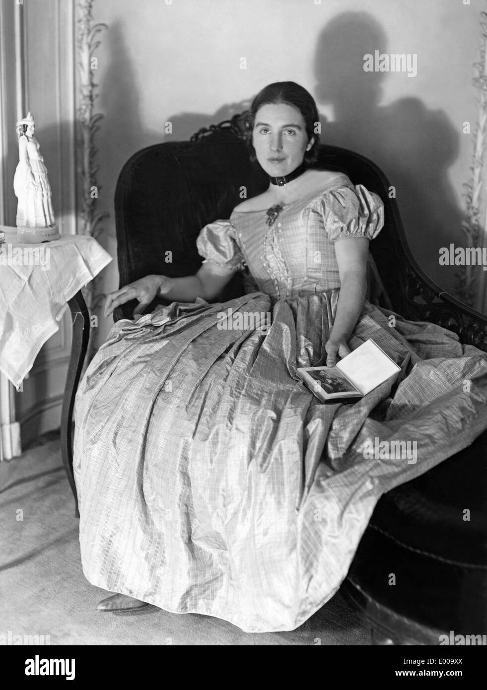 1930 woman portrait hi-res stock photography and images - Alamy