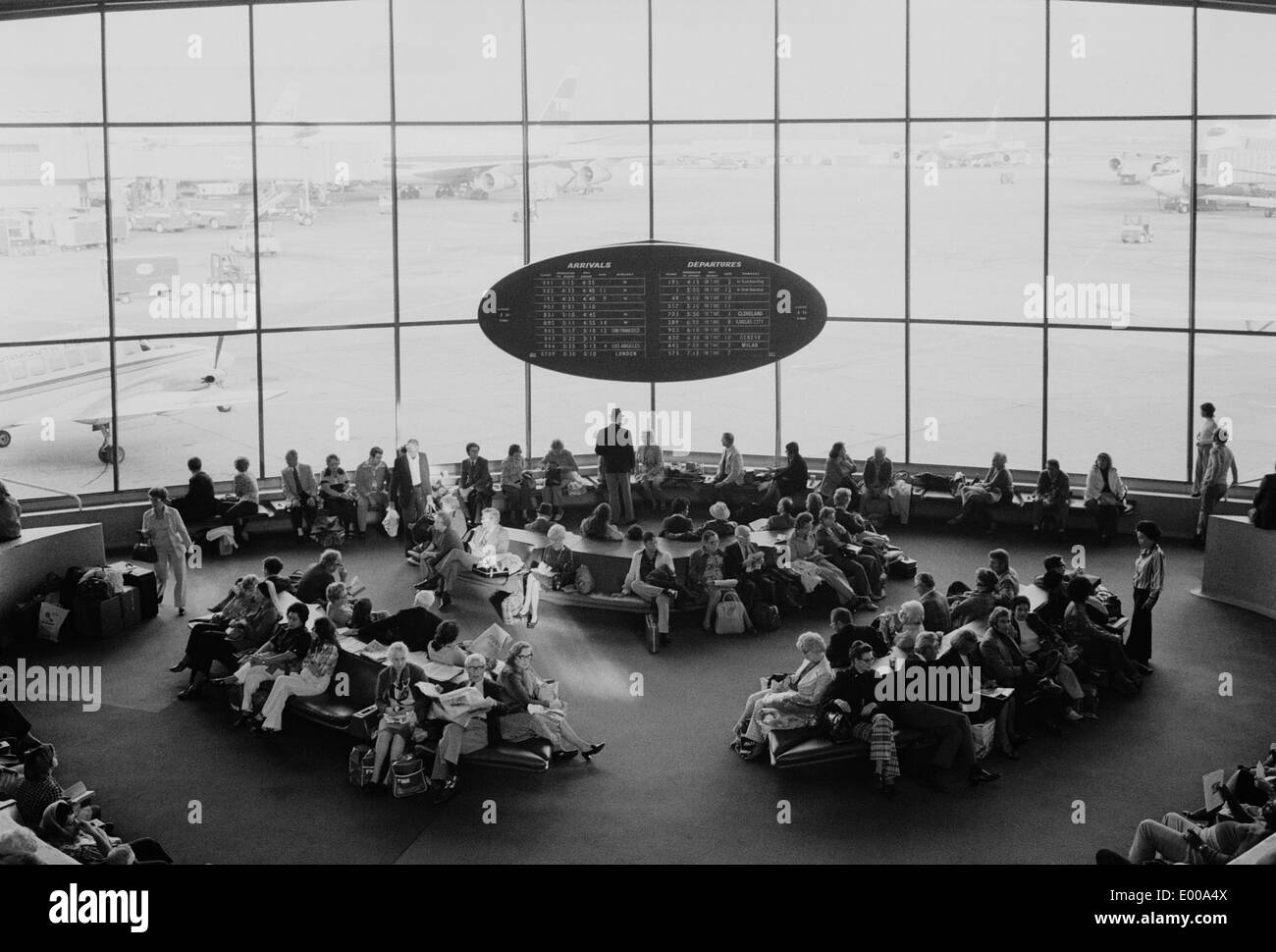 Waiting in airport Black and White Stock Photos & Images Alamy