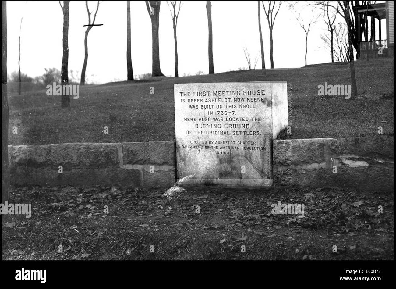 Monument to the First Meeting House, Keene NH Stock Photo Alamy