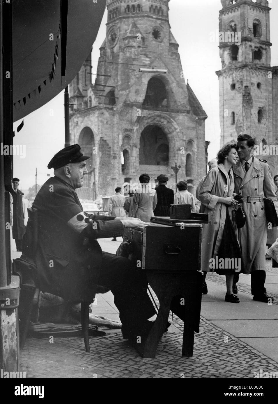 Kaiser wilhelm church berlin organ hires stock photography and images