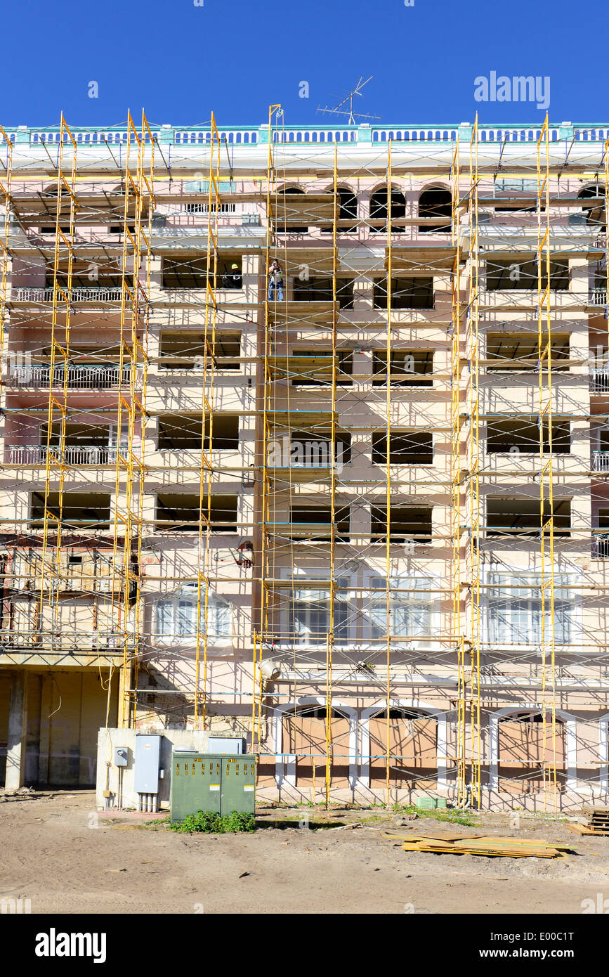 Complete renovation with scaffolding of a tall building Bradenton