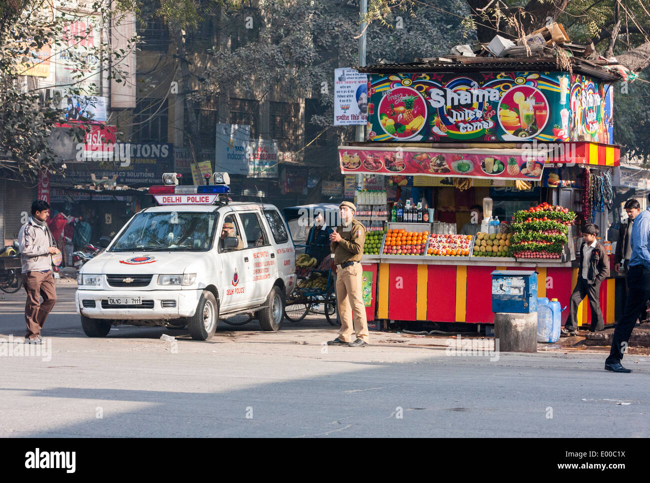 New Delhi, India. Streetside Fruit Juice Stand and Police vehicle. Stock Photo