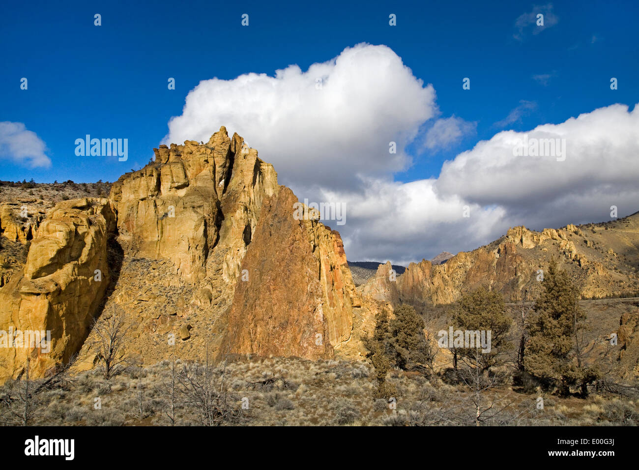 A view of the tuff cliffs at Smith Rock State Park on the Crooked River in central Oregon Stock Photo
