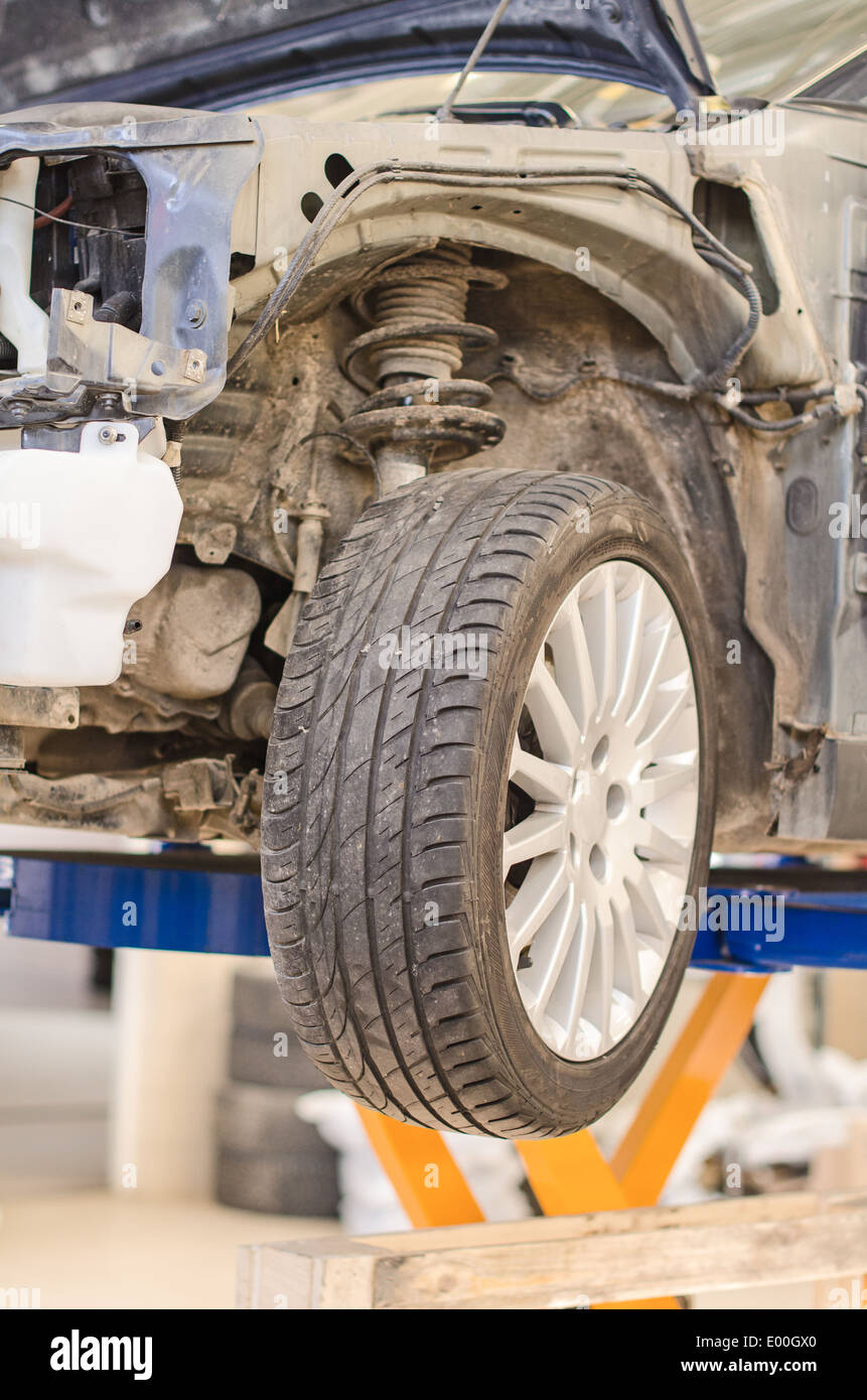 Garage car lift hi-res stock photography and images - Alamy