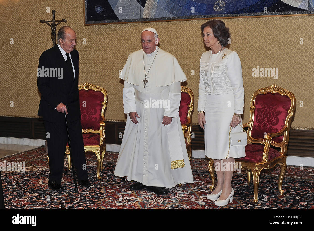 Vatican City  28th April 2014   Pope Francis meets the King and Queen of Spain, King Juan Carlos and Queen Sofia of Bourbon Credit:  Realy Easy Star/Alamy Live News Stock Photo