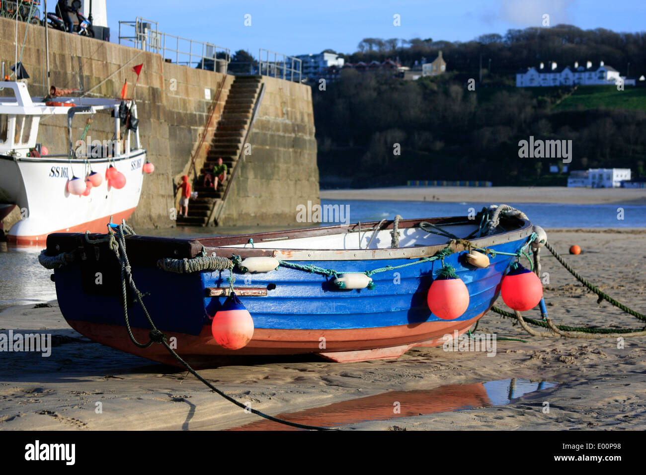 St ives fishing boat beached hi-res stock photography and images - Alamy