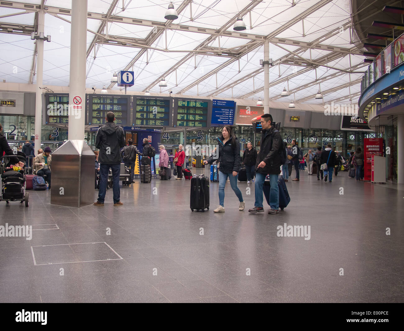 The main concourse of Manchester Piccadilly train station Stock Photo