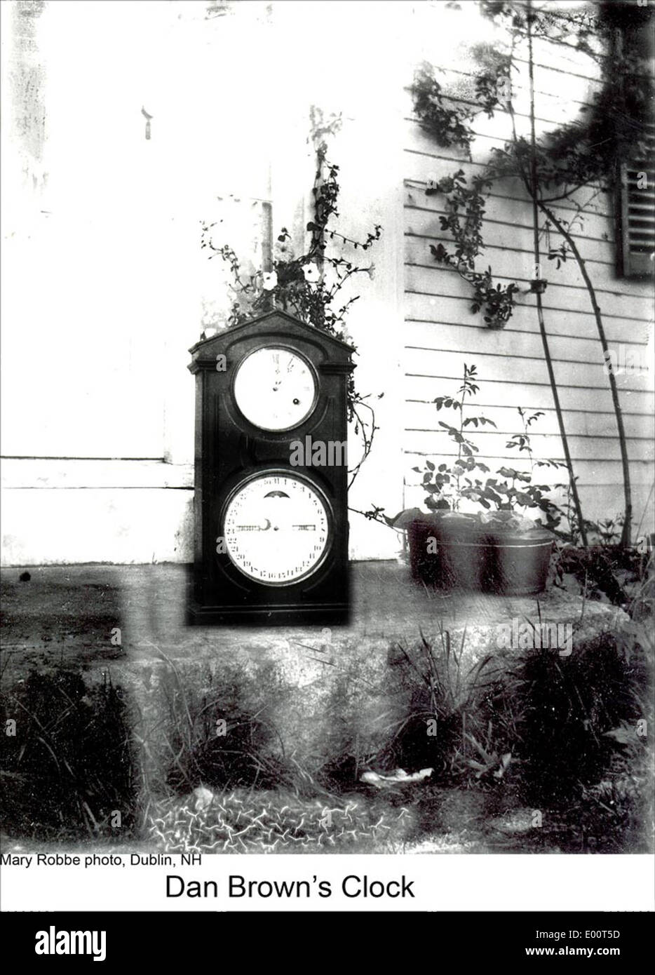 Old mantle clock hi-res stock photography and images - Alamy