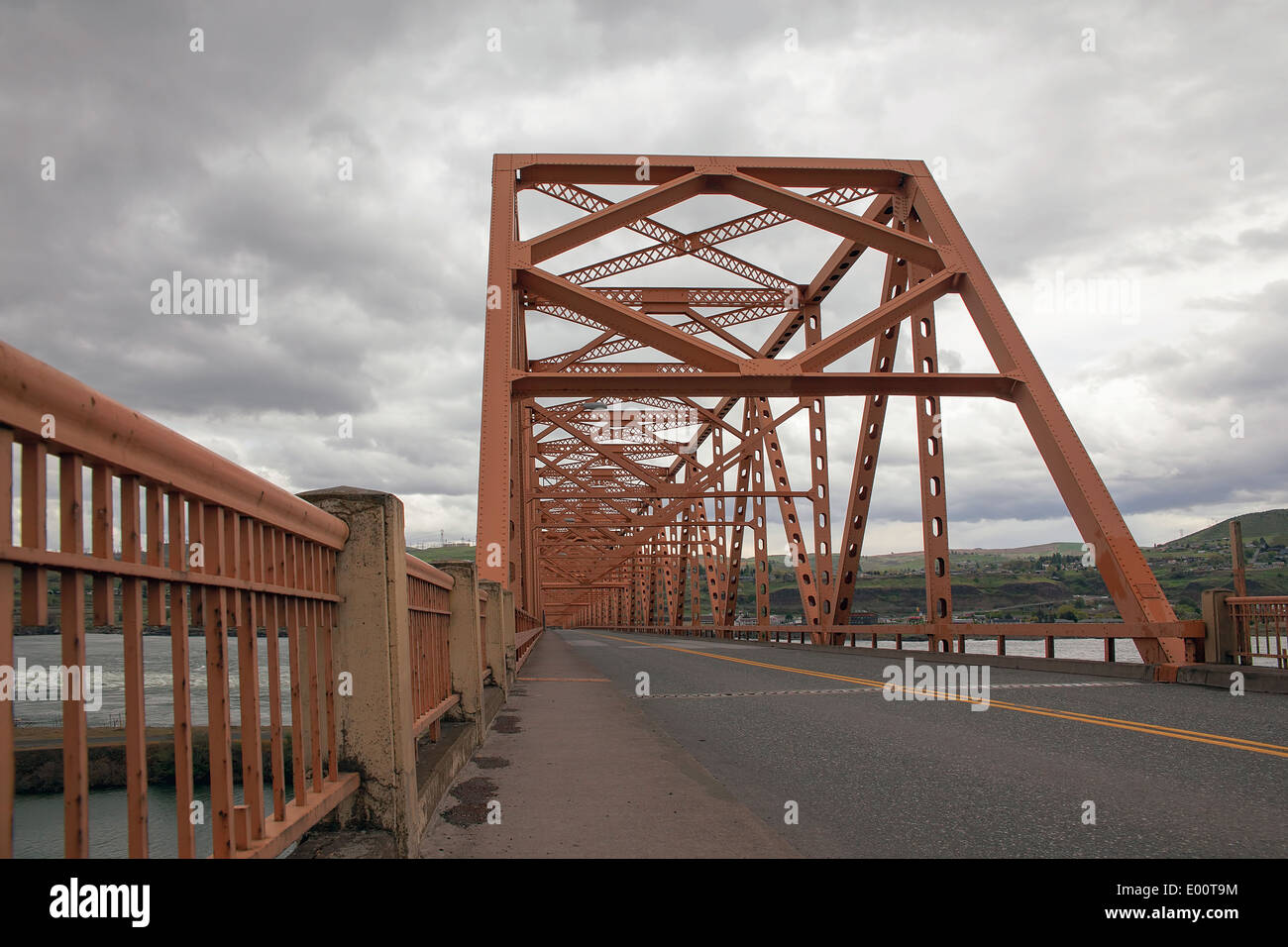The Dalles Bridge between Dallesport Washington and The Dalles Oregon