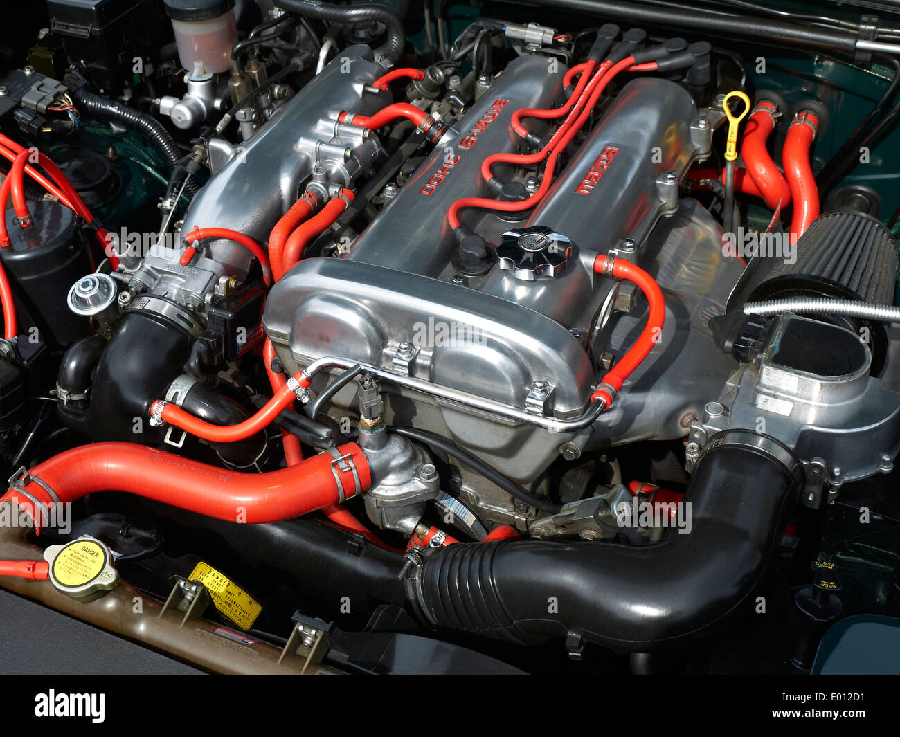 Mazda Dohc 16 Valve Motor Stock Photo Alamy