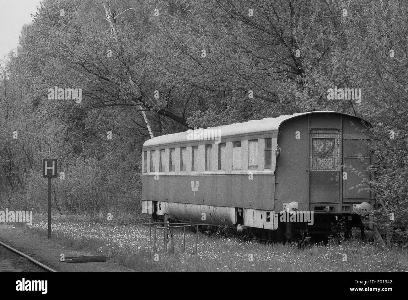 A decommissioned carriage at the Wandlitz railway station, 1990 Stock Photo