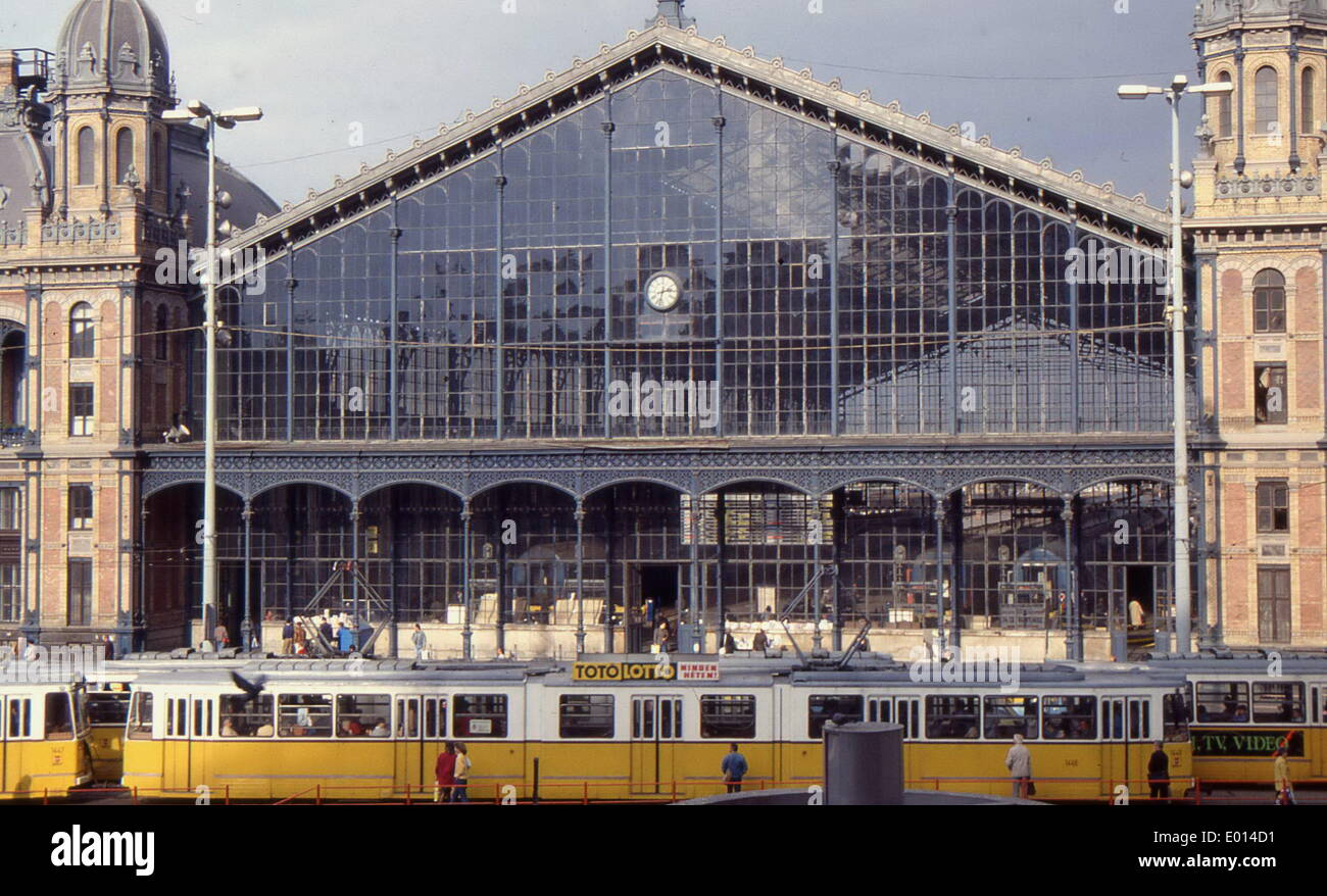 The Western Railway Station in Budapest, 1988 Stock Photo - Alamy