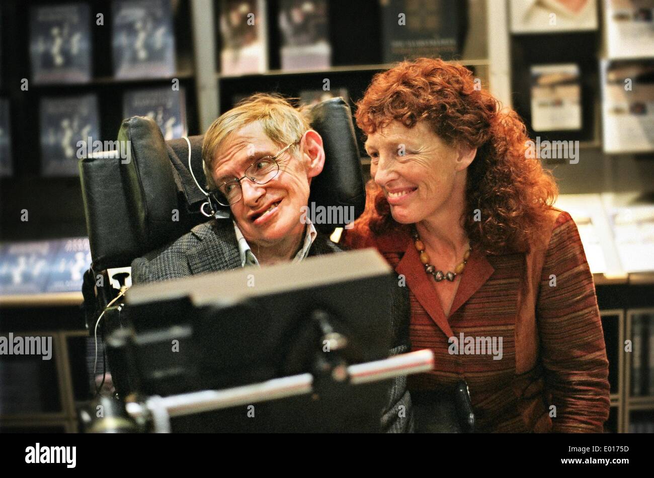 Stephen Hawking mit Elaine Hawking, 2005 Stock Photo