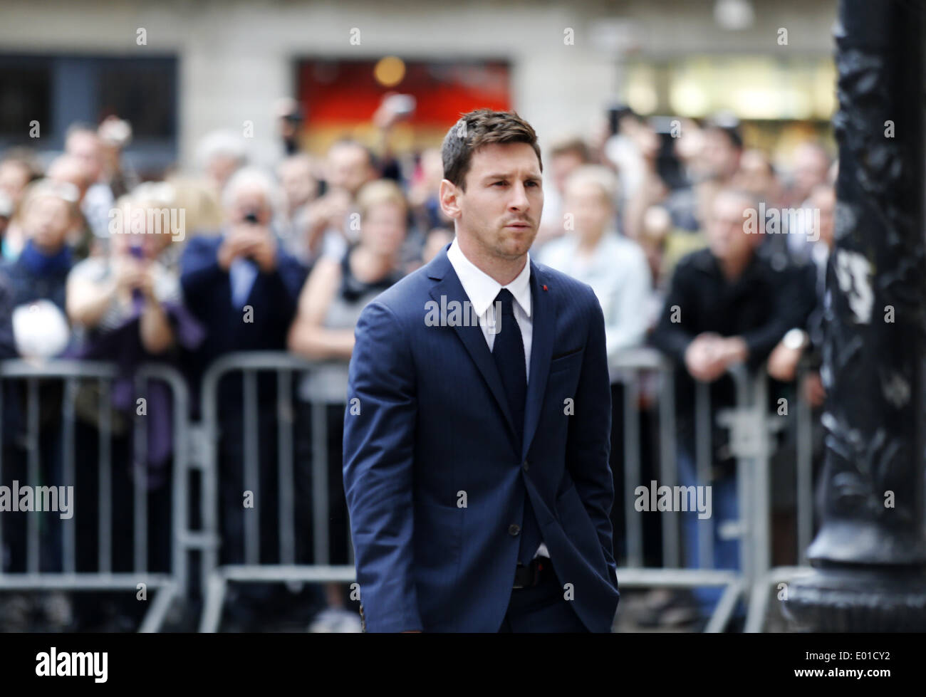 Barcelona, Spain. 28th Apr, 2014. Leo Messi entering in the cathedral of Barcelona to attend the funeral of Tito Vilanova. Photo: Joan Valls/Urbanandsport/Nurphoto. Credit:  Joan Valls/NurPhoto/ZUMAPRESS.com/Alamy Live News Stock Photo
