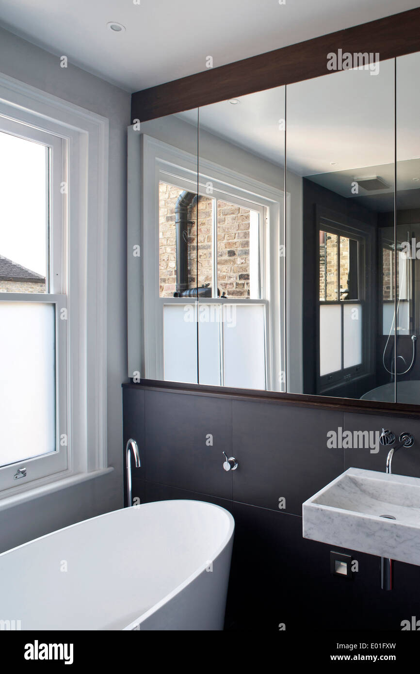 Freestanding washbasin hires stock photography and images Alamy