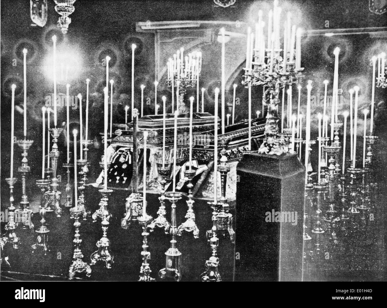 The Coffins Of Franz Ferdinand And Sophie 1914 Stock Photo Alamy