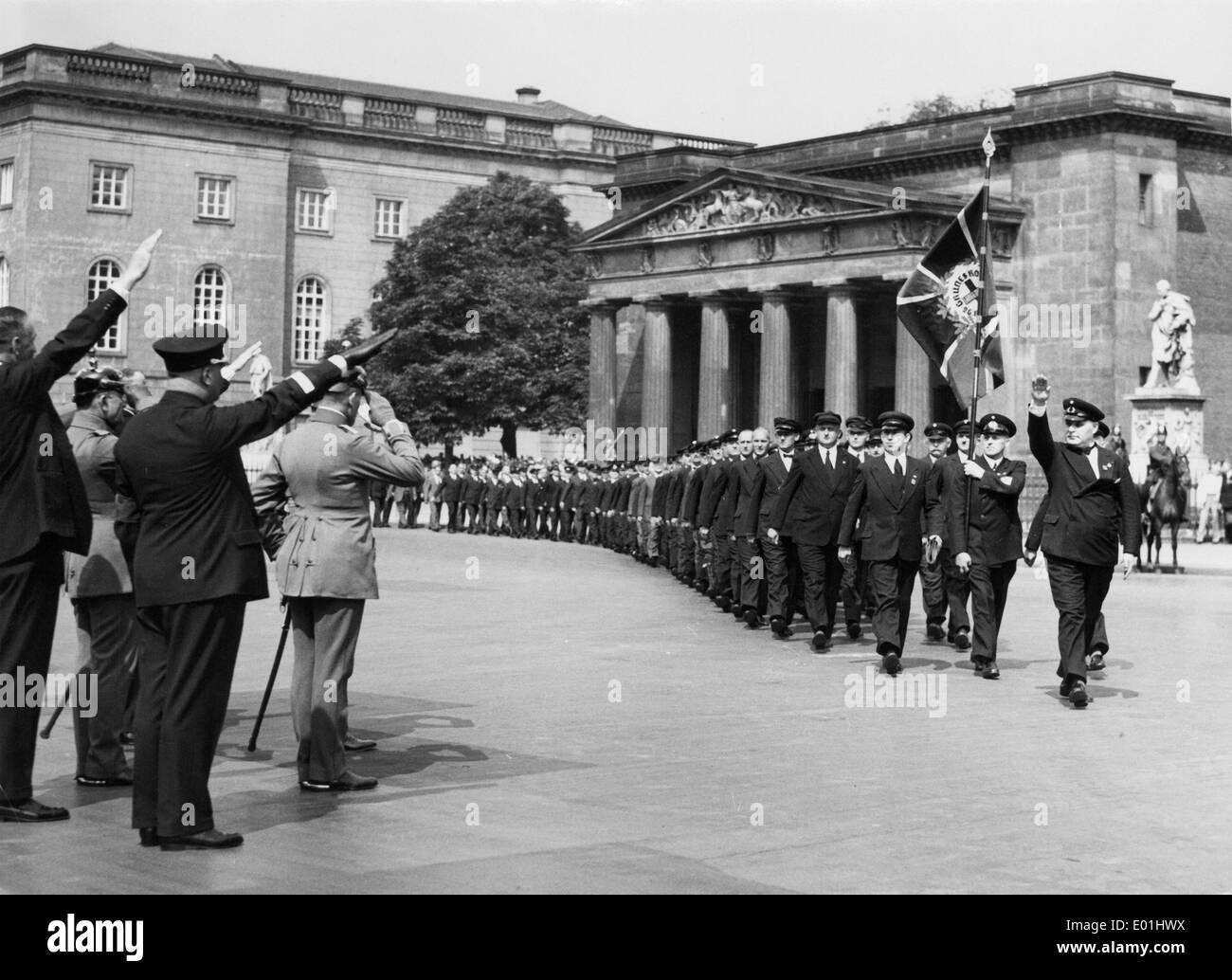 Fahnenweihe der Ortsgruppe Berlin der Gruenen Corps in Berlin, 1934 Stock Photo