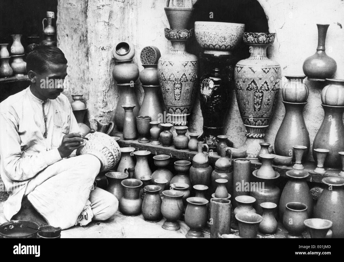 Indian porcelain painter, 1931 Stock Photo