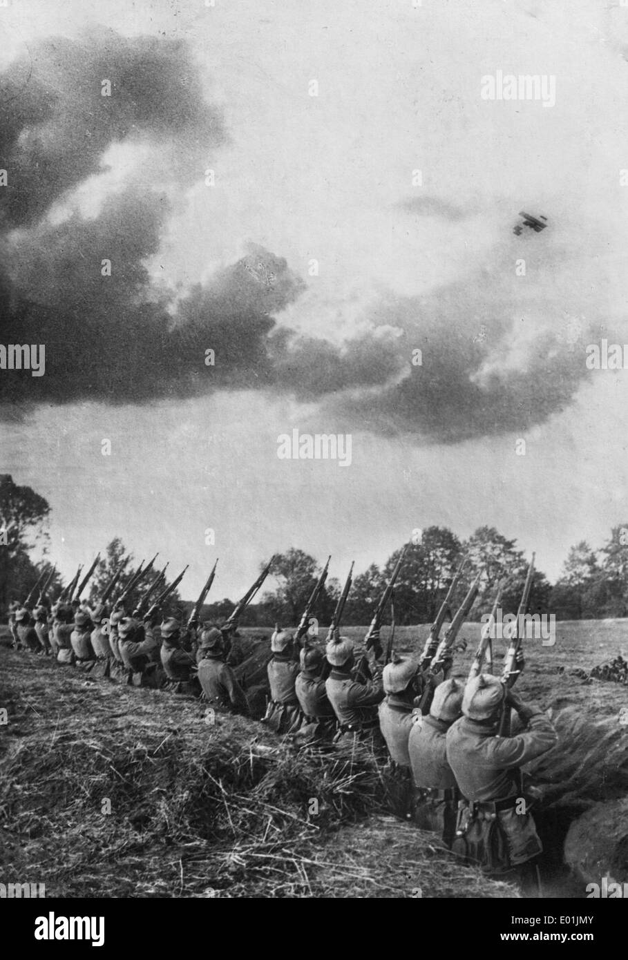 German soldiers shooting a plane on the Eastern Front, 1914 Stock Photo