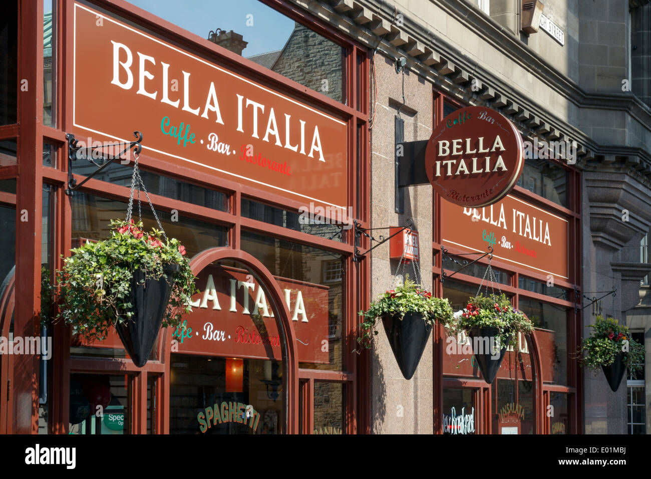 Exterior of Bella Italia on the Royal Mile, Edinburgh. Stock Photo