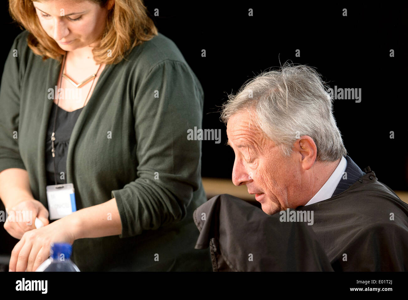 Brussels, Bxl, Belgium. 29th Apr, 2014. Jean-Claude Juncker, top candidate for European People's Party (EPP) receives the make-up ahead of Euranet's 'Big Crunch' Presidential debate at the EU parliament in Brussels, Belgium on 29.04.2014 The four top candidates for the presidency of the European Commission - Jean-Claude Juncker, Ska Keller, Martin Schulz and Guy Verhofstadt - attend EU-wide debate organized by EuranetPlus and focused on the major election topics. by Wiktor Dabkowski Credit:  Wiktor Dabkowski/ZUMAPRESS.com/Alamy Live News Stock Photo