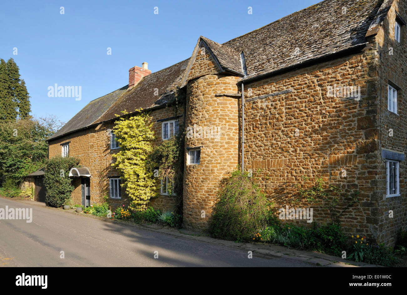 Cotswold Ironstone houses in Hook Norton, Oxfordshire Stock Photo Alamy