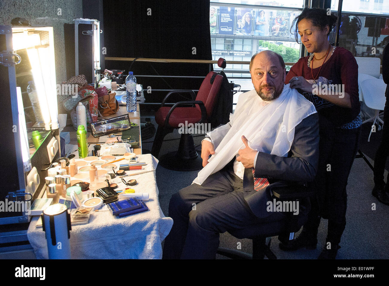 Brussels, Belgium. 29th April 2014. Martin Schulz, top candidate of the Party of European Socialists (PSE) for the upcoming European elections, receives the make-up ahead of Euranet's 'Big Crunch' Presidential debate at the EU parliament in BrusselsThe four top candidates for the presidency of the European Commission - Jean-Claude Juncker, Ska Keller, Martin Schulz and Guy Verhofstadt - attend EU-wide debate organized by EuranetPlus and focused on the major election topics. Credit:  dpa picture alliance/Alamy Live News Stock Photo