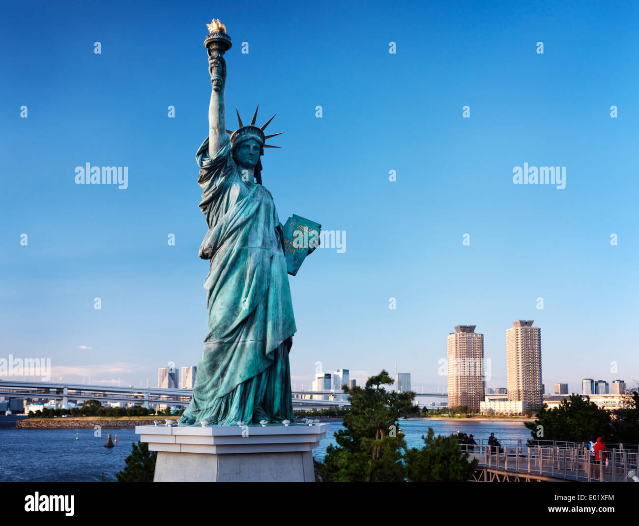 Tokyo statue hires stock photography and images Alamy