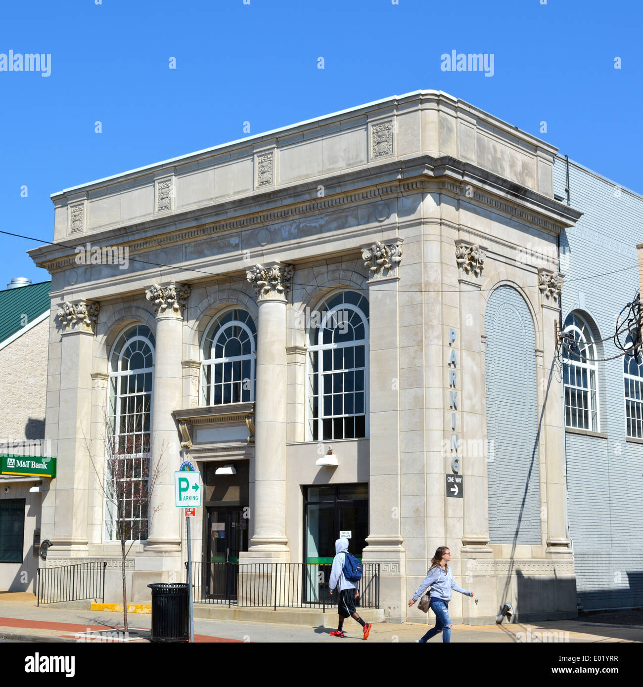Building on Main Street, Newark, Delaware near the University of