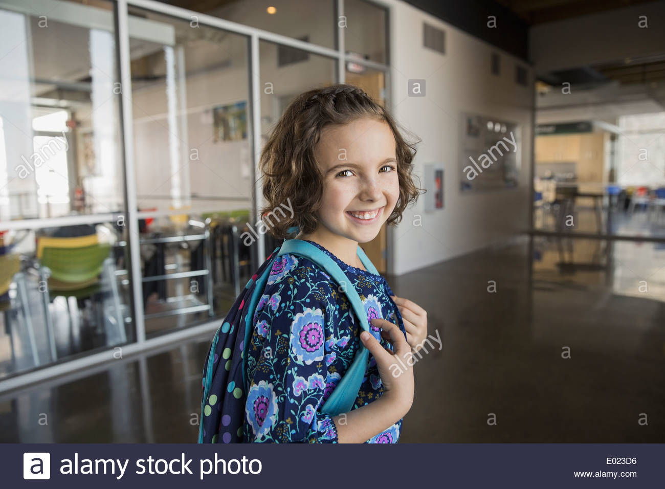 Girl age 9 posing hi-res stock photography and images - Alamy