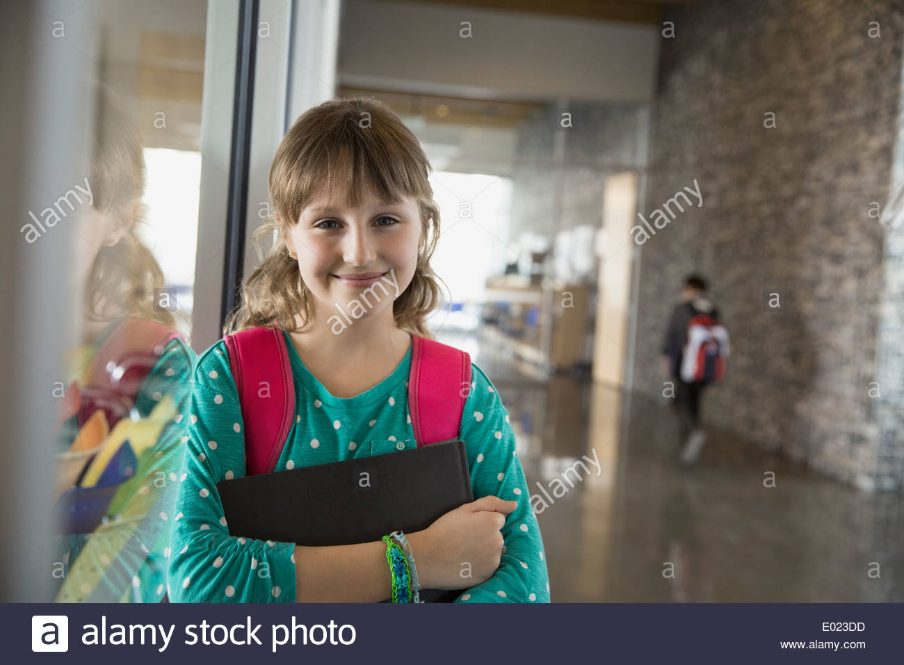 Girl age 9 posing hi-res stock photography and images - Alamy