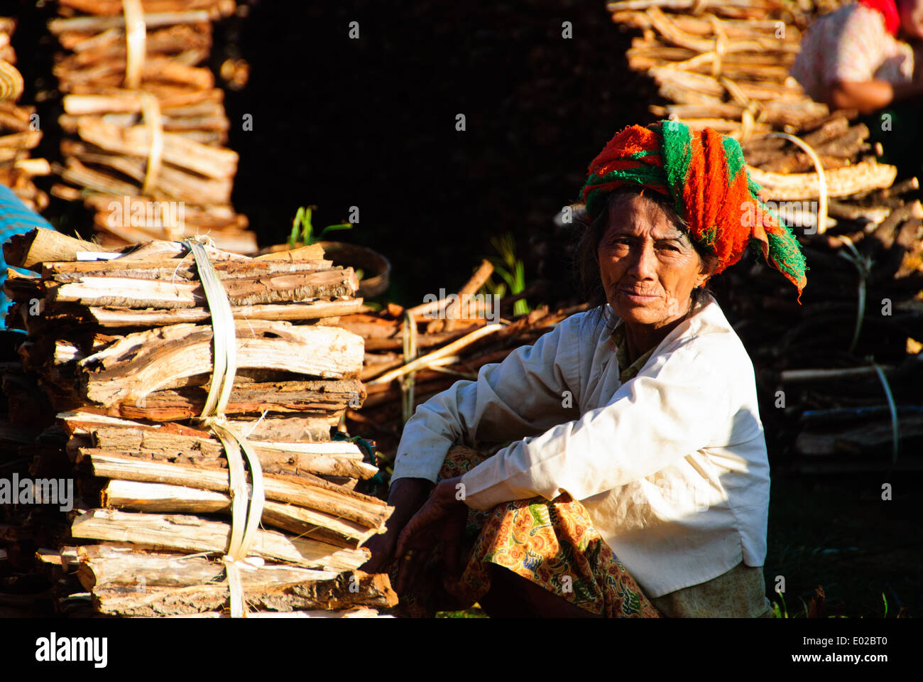 A woman selling firewood at the morning market, Thaung Tho, Inle Lake Stock Photo