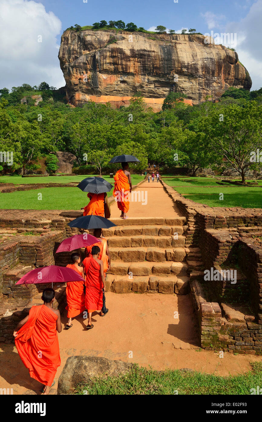 Buddhist monks on their way to the Lion Rock, Sigiriya, UNESCO World Heritage Site, Sigiriya, Central Province, Sri Lanka Stock Photo