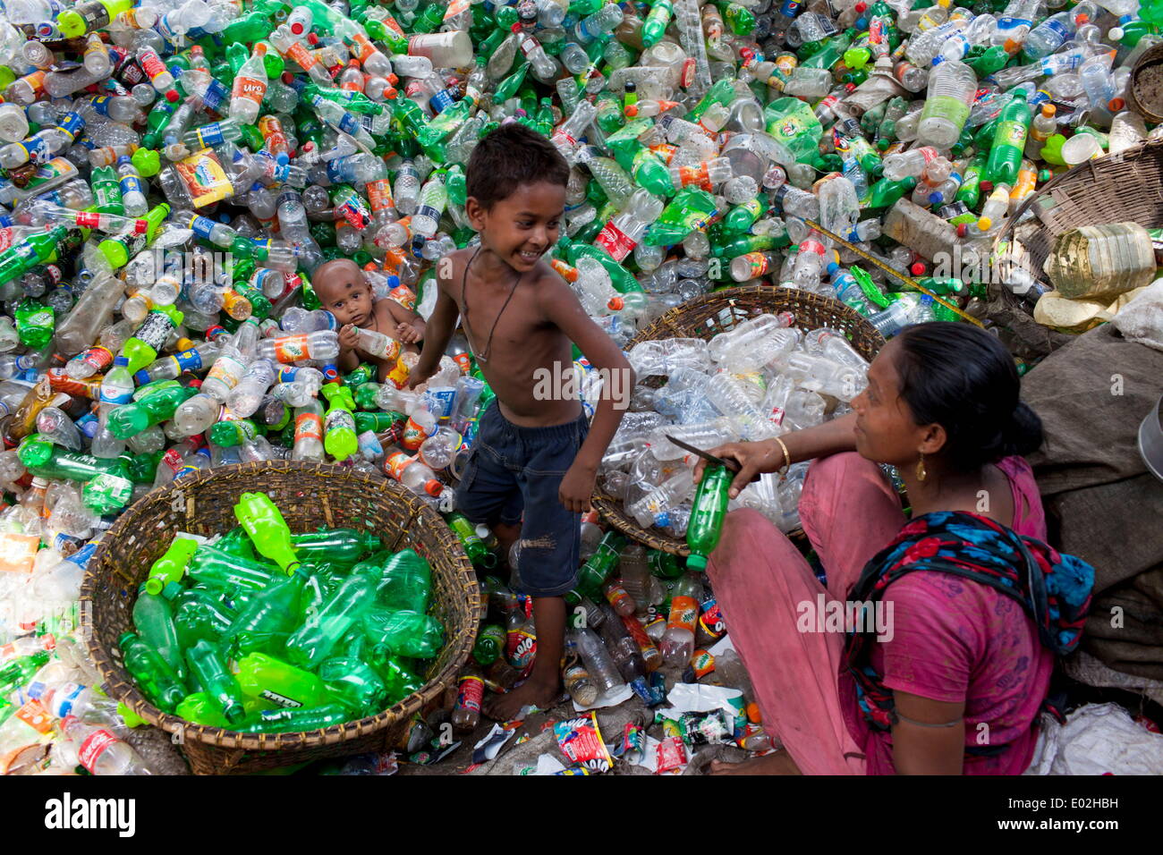 Dhaka, Bangladesh. 29th Apr, 2014. Bangladeshi children work along parents as they sift through