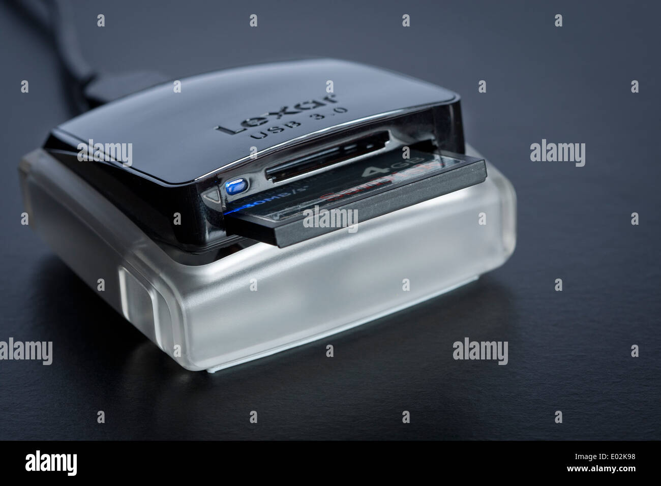 Lecteur carte mémoire SANDISK multi-cartes USB-C ImageMate Pro pour carte  SDHC / SDXC / microSD / CompactFlash