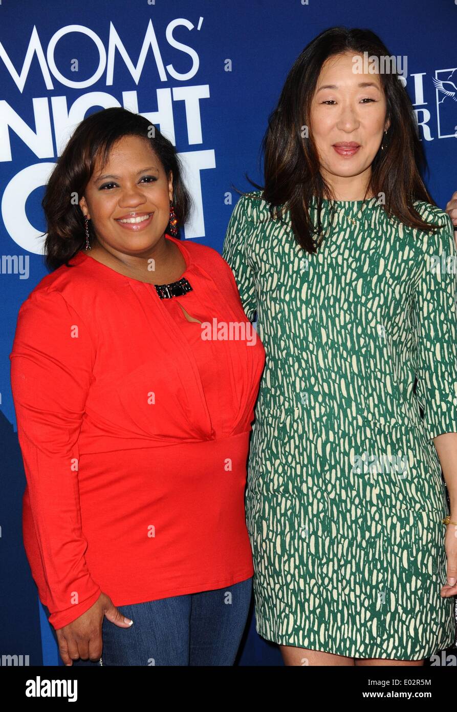 Los Angeles, CA, USA. 29th Apr, 2014. Chandra Wilson, Sandra Oh at arrivals for MOM'S NIGHT OUT Premiere, TCL Chinese 6 Theatres (formerly Grauman's), Los Angeles, CA April 29, 2014. Credit:  Dee Cercone/Everett Collection/Alamy Live News Stock Photo
