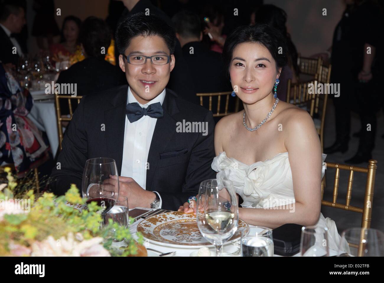 Hong Kong, China. 25th Apr, 2014. Fok and wife Guo Jingjing