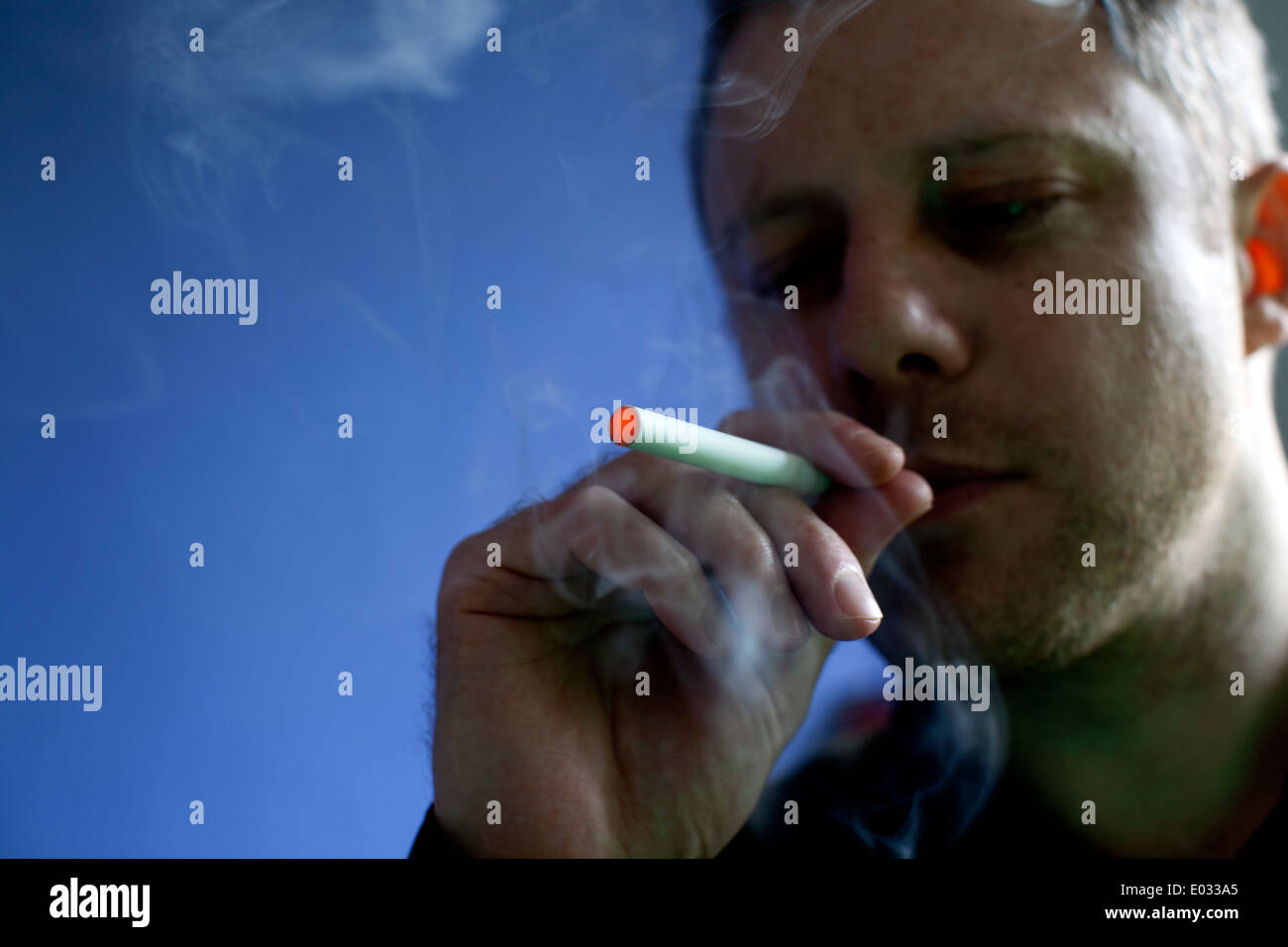 Smoking man cigarette hi res stock photography and images Page