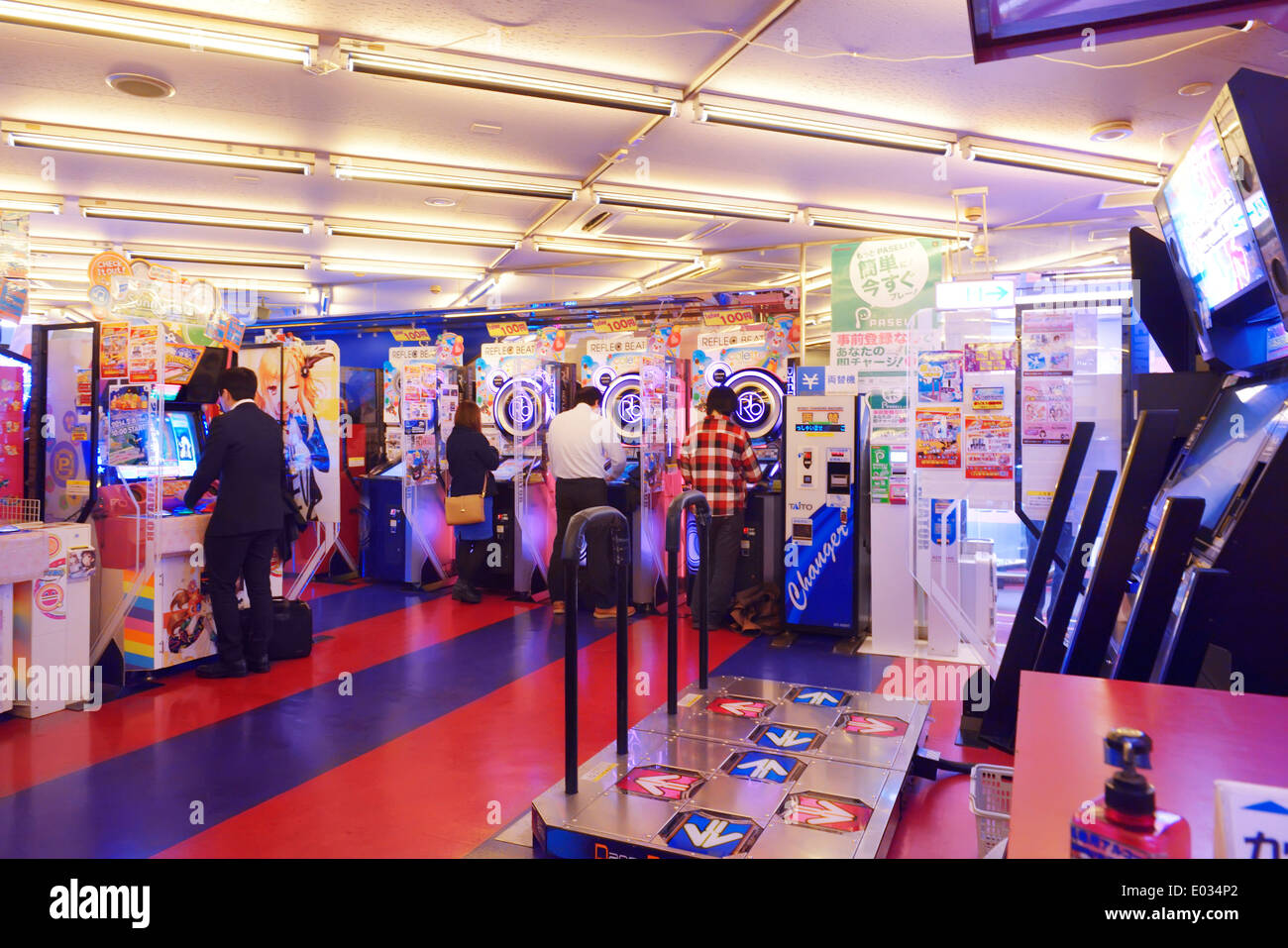 People playing slot machines at an arcade in Tokyo, Japan Stock Photo ...