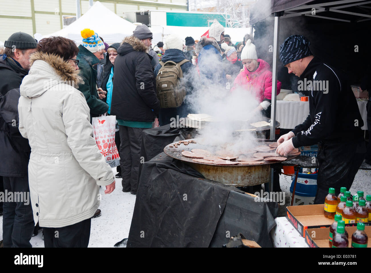 JOKKMOKK, SWEDEN Reindeer burgers being made at the annual Jokkmokk Winter Market Stock Photo