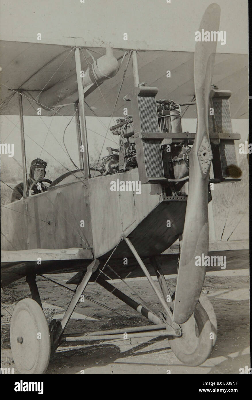 Tricycle landing gear hires stock photography and images Alamy