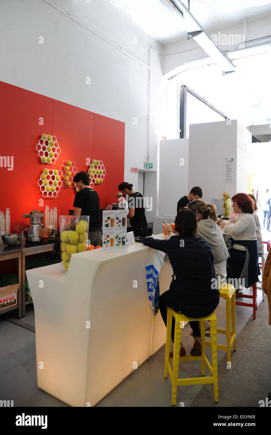 People sitting on stool hires stock photography and images Alamy