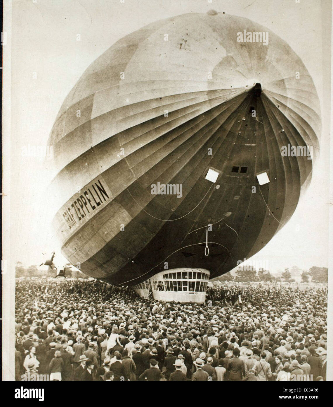 Primer Zeppelin The Zeppelin LZ 127, also known as the Graf Zeppelin, was a German ...