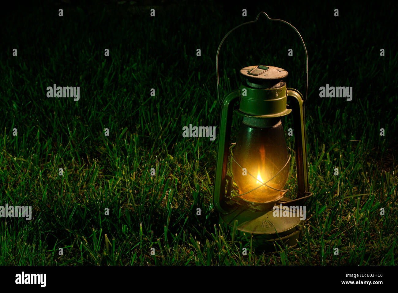 Vintage lantern hi-res stock photography and images - Alamy