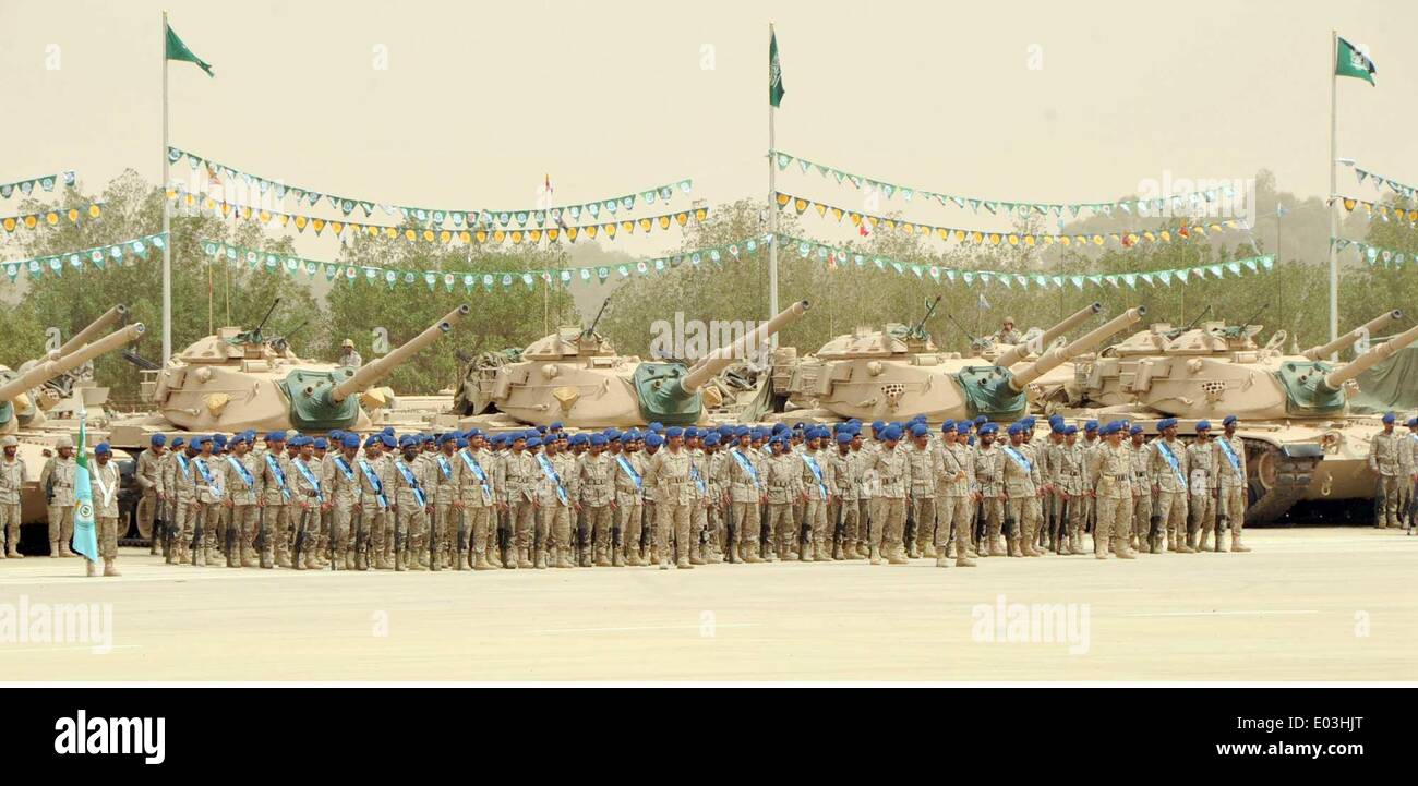 Riyadh, Kuwait. 29th Apr, 2014. Saudi Arabia holds the 'Abdullah's Sword' military drill in Hafar Al-Batin, near the border with Kuwait, on April 29, 2014. Credit:  Saudi Press Agency/Xinhua/Alamy Live News Stock Photo